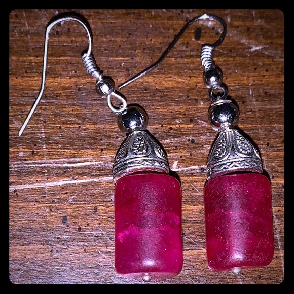 Beautiful unique earrings woth pops of color - Picture 1 of 4